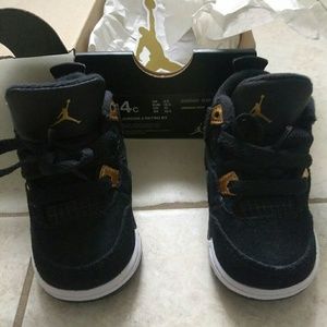 infant black cat 4s